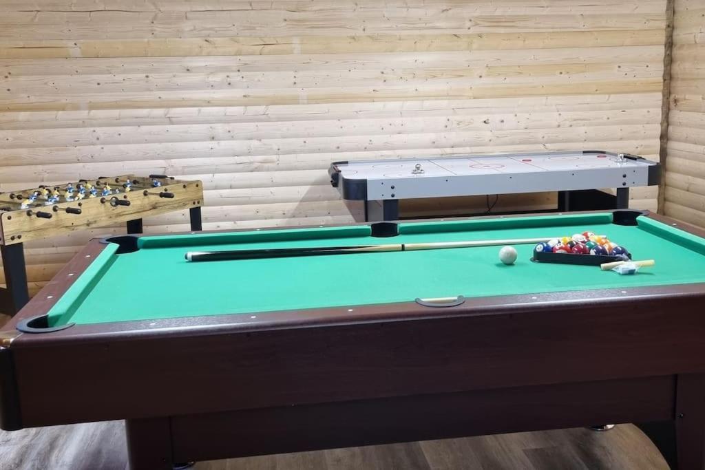 Grace'S Place With Hot Tub & Games Room Carrickfergus Exterior photo